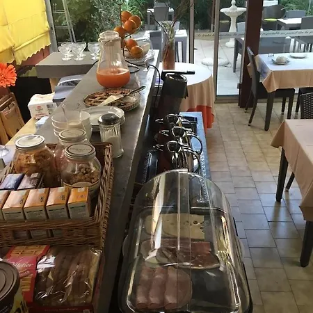 De L'isere Otel Cannes